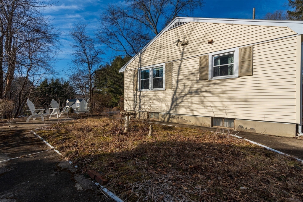 52 Warren Rd