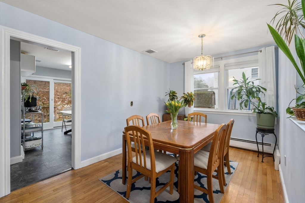 52 Warren Rd