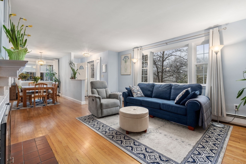 52 Warren Rd