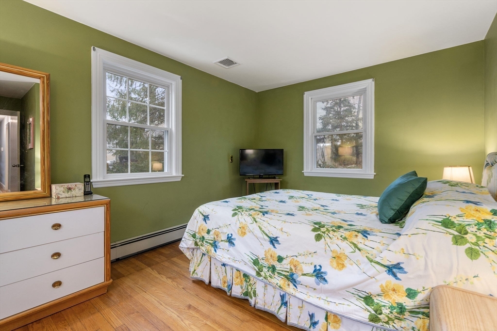 52 Warren Rd