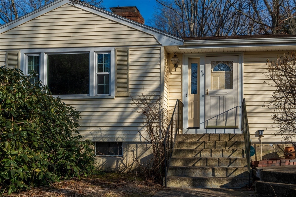 52 Warren Rd