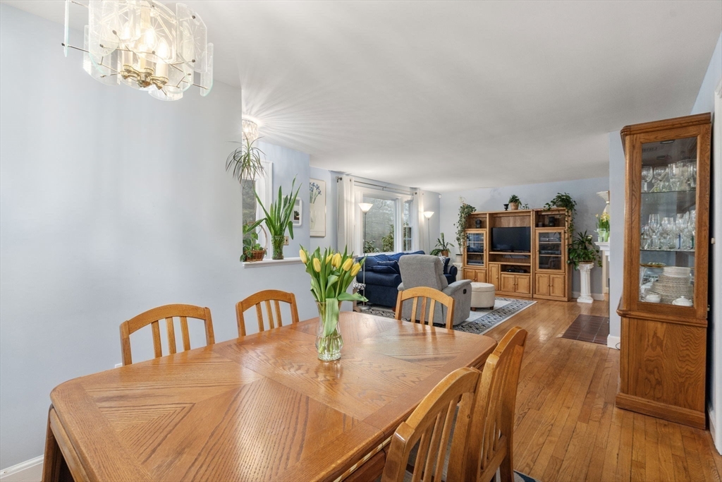 52 Warren Rd