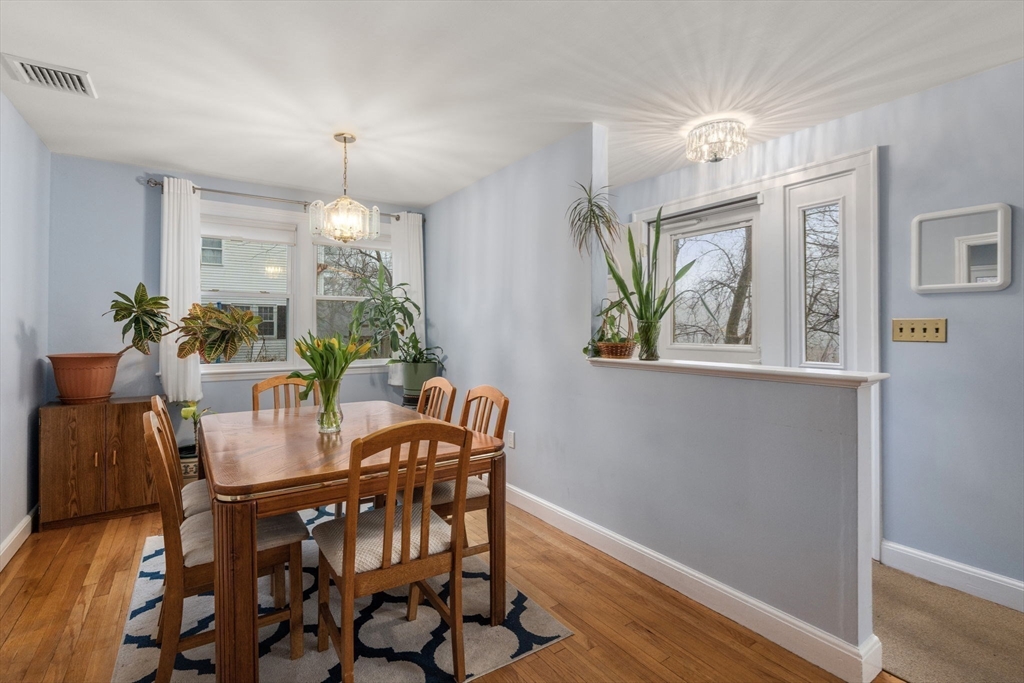 52 Warren Rd