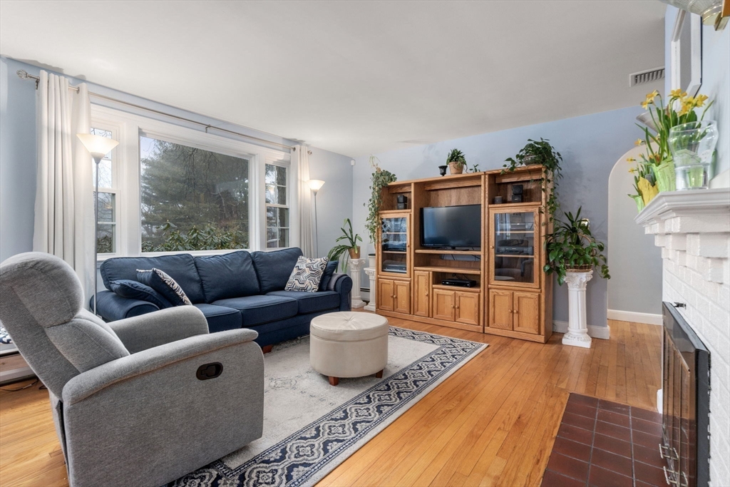 52 Warren Rd