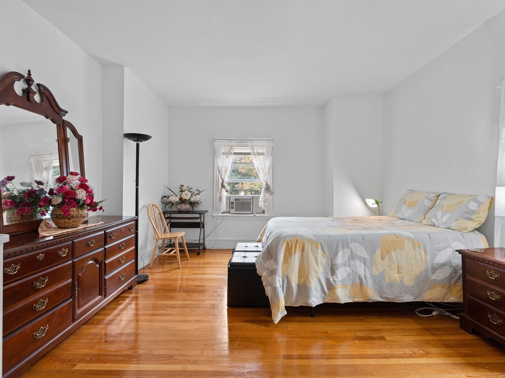 124 Sheridan Ave # 2