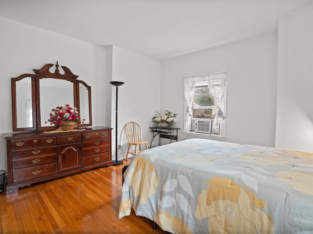 124 Sheridan Ave # 2