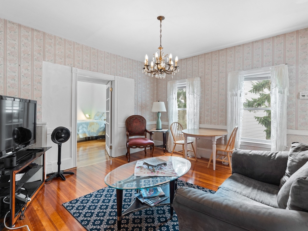 124 Sheridan Ave # 2