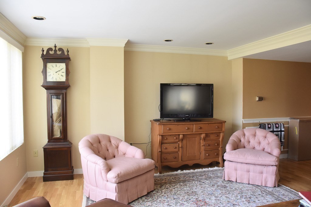 183 Oak Street # 401