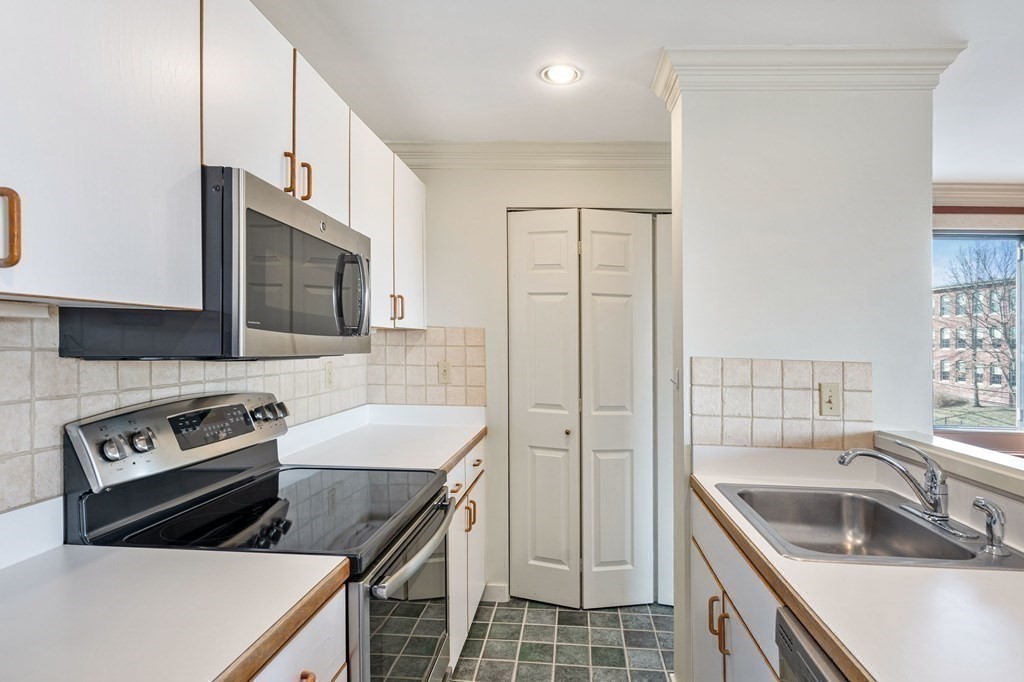 183 Oak Street # 401