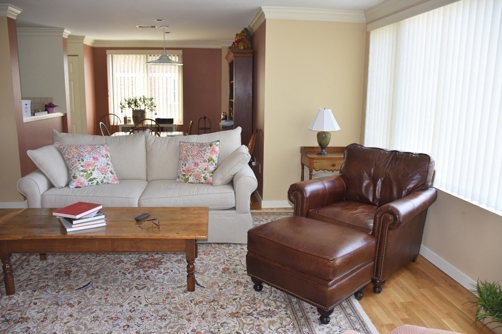 183 Oak Street # 401