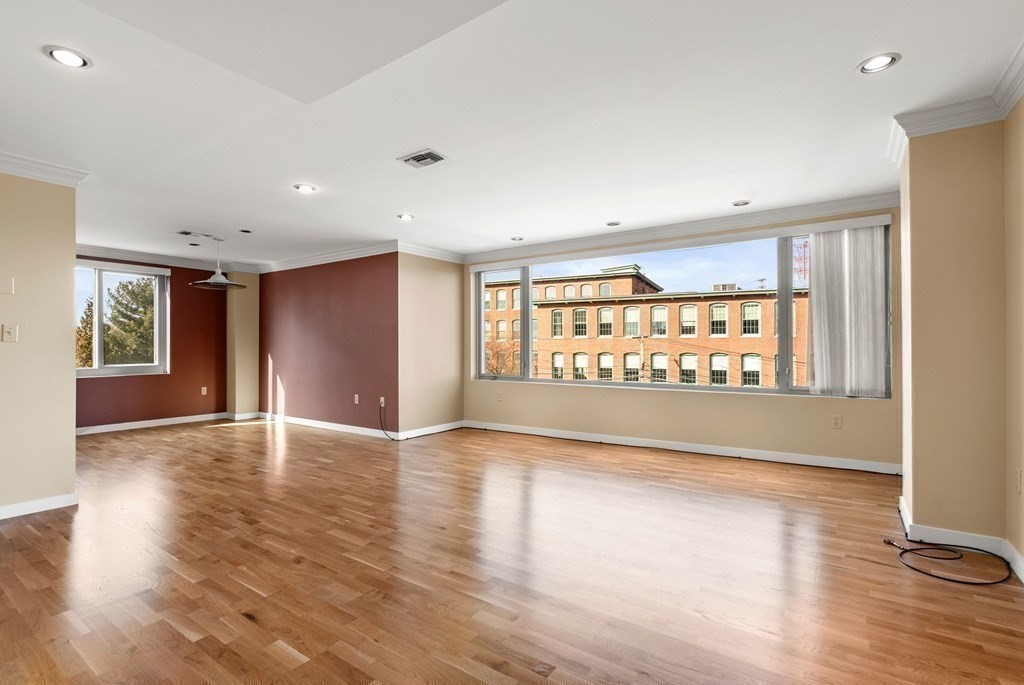 183 Oak Street # 401