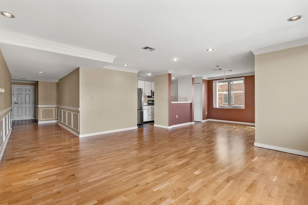 183 Oak Street # 401