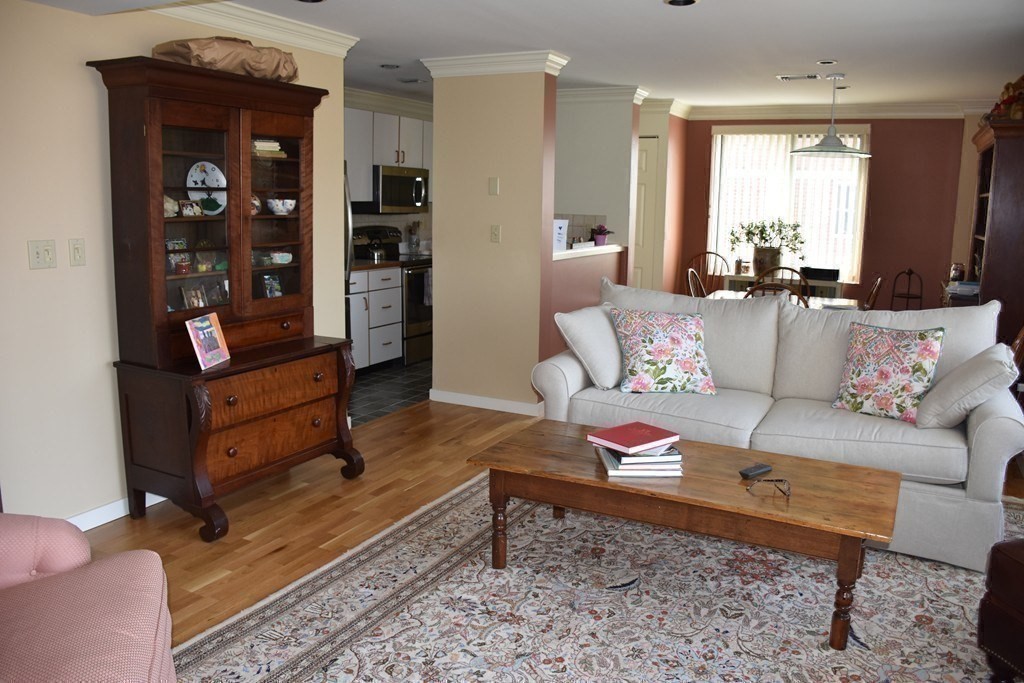183 Oak Street # 401