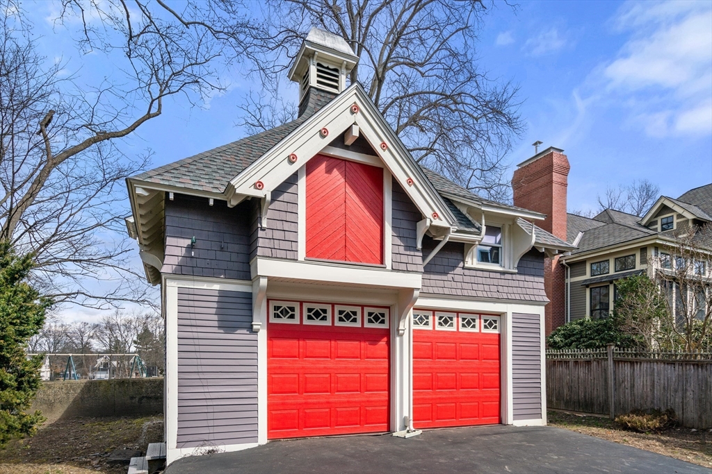 11 Church St