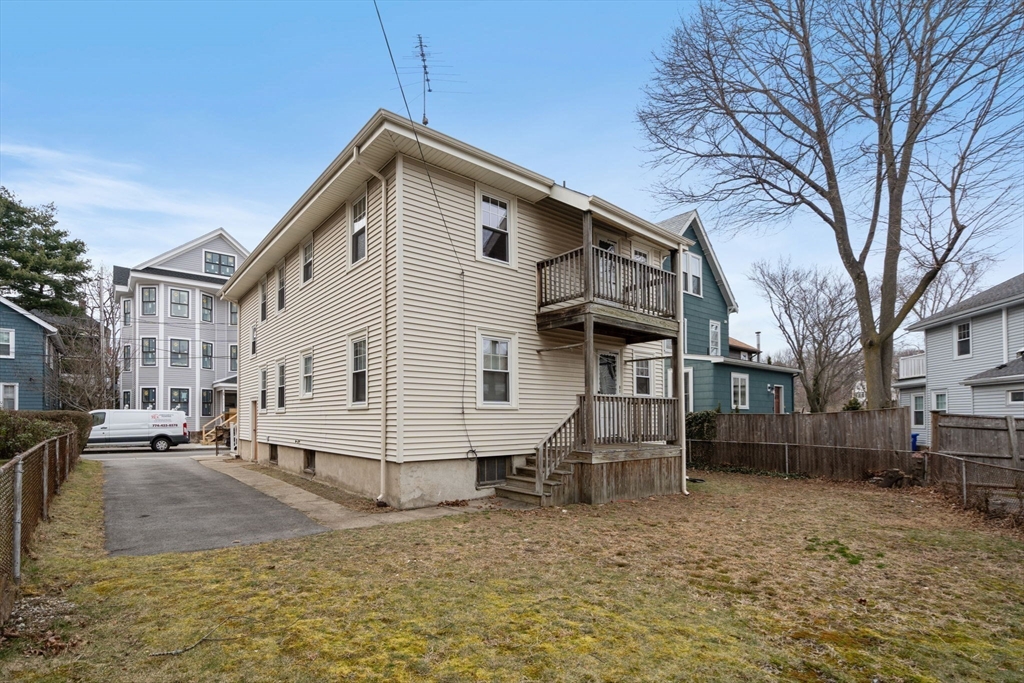 11-13 Henry St