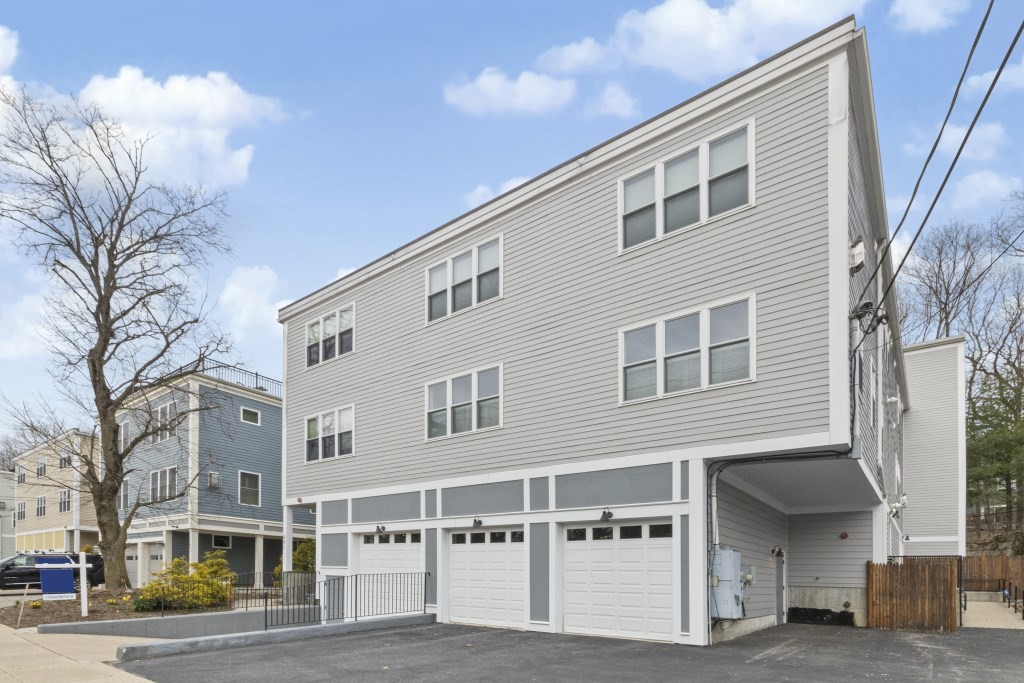 841 Lagrange St # 1