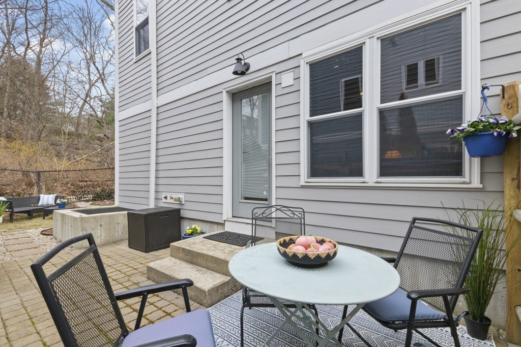 841 Lagrange St # 1