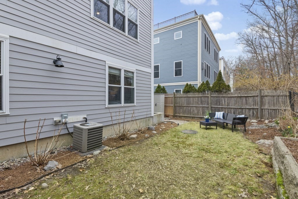 841 Lagrange St # 1