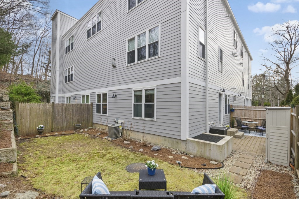 841 Lagrange St # 1