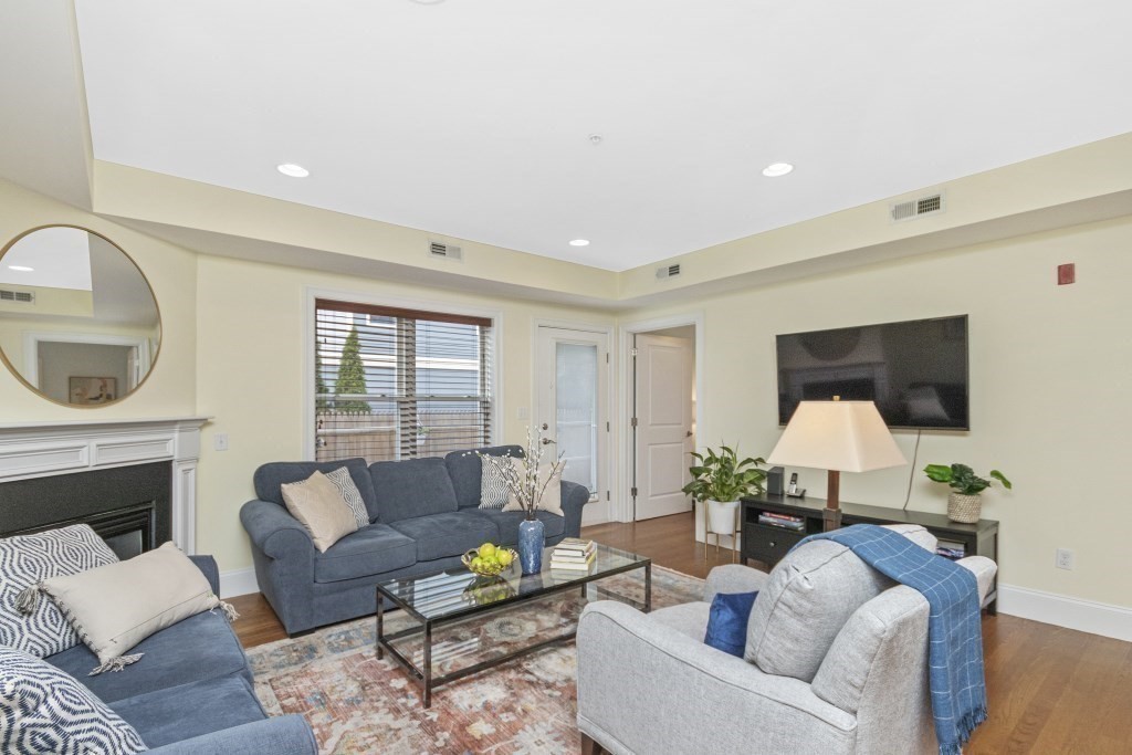 841 Lagrange St # 1