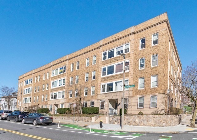 242 S Huntington Ave # 8