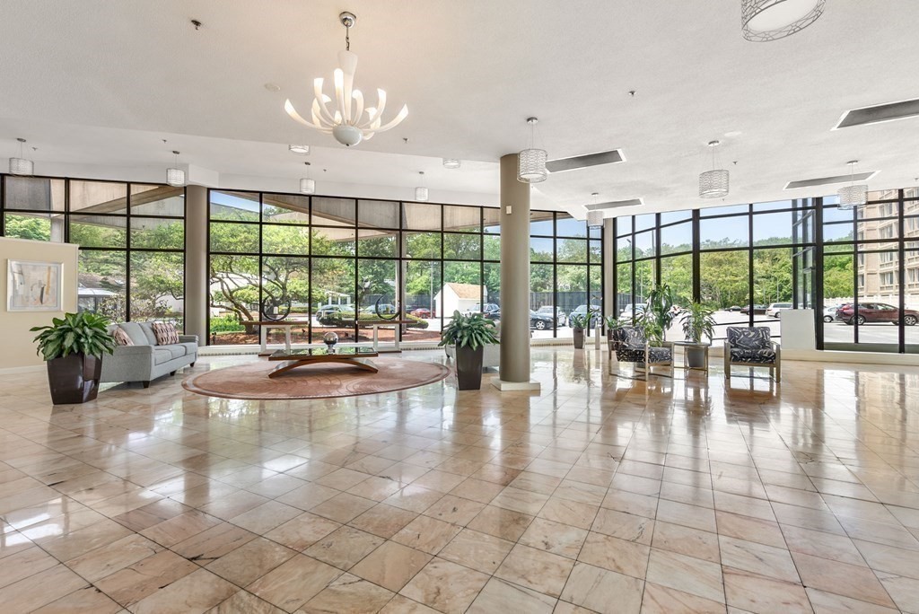 250 Hammond Pond Pkwy # 813S