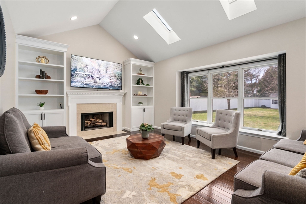 11 Iron Hollow Rd
