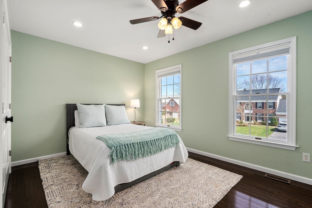 11 Iron Hollow Rd