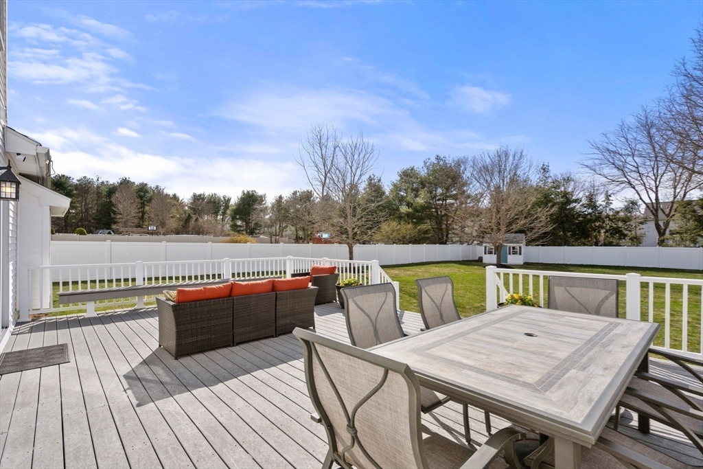 11 Iron Hollow Rd