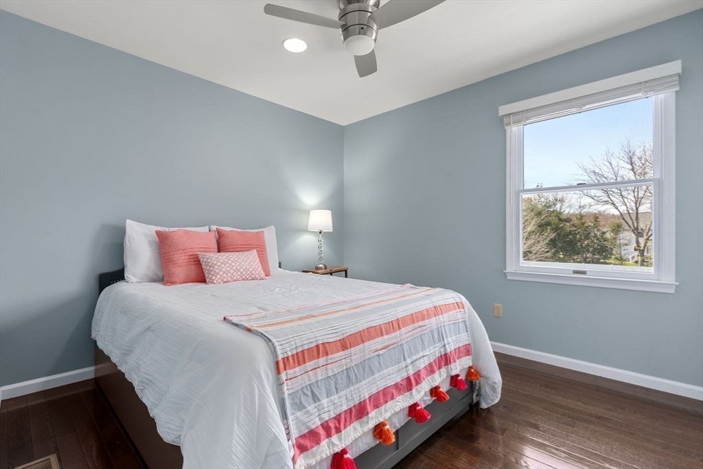 11 Iron Hollow Rd
