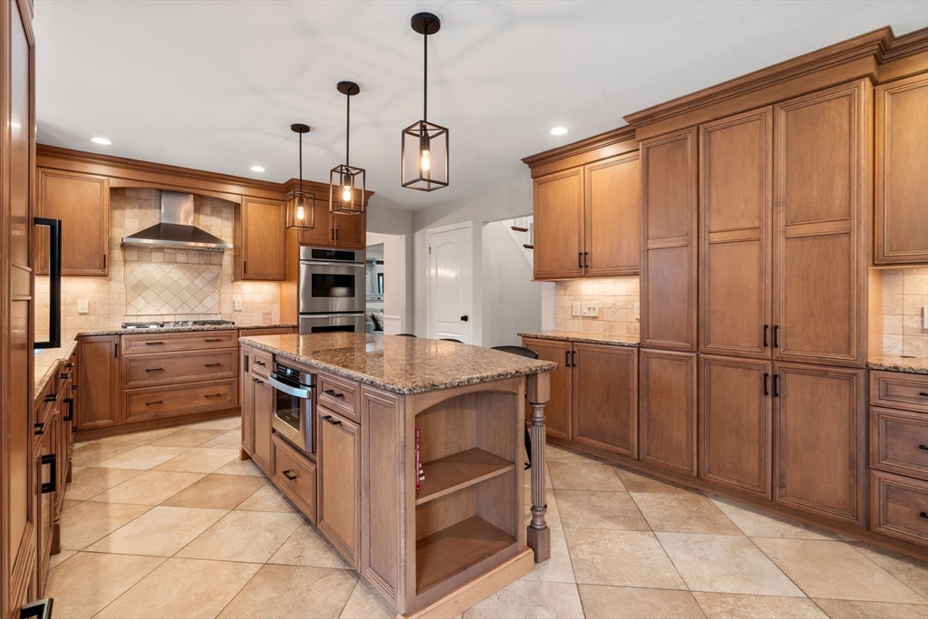 11 Iron Hollow Rd