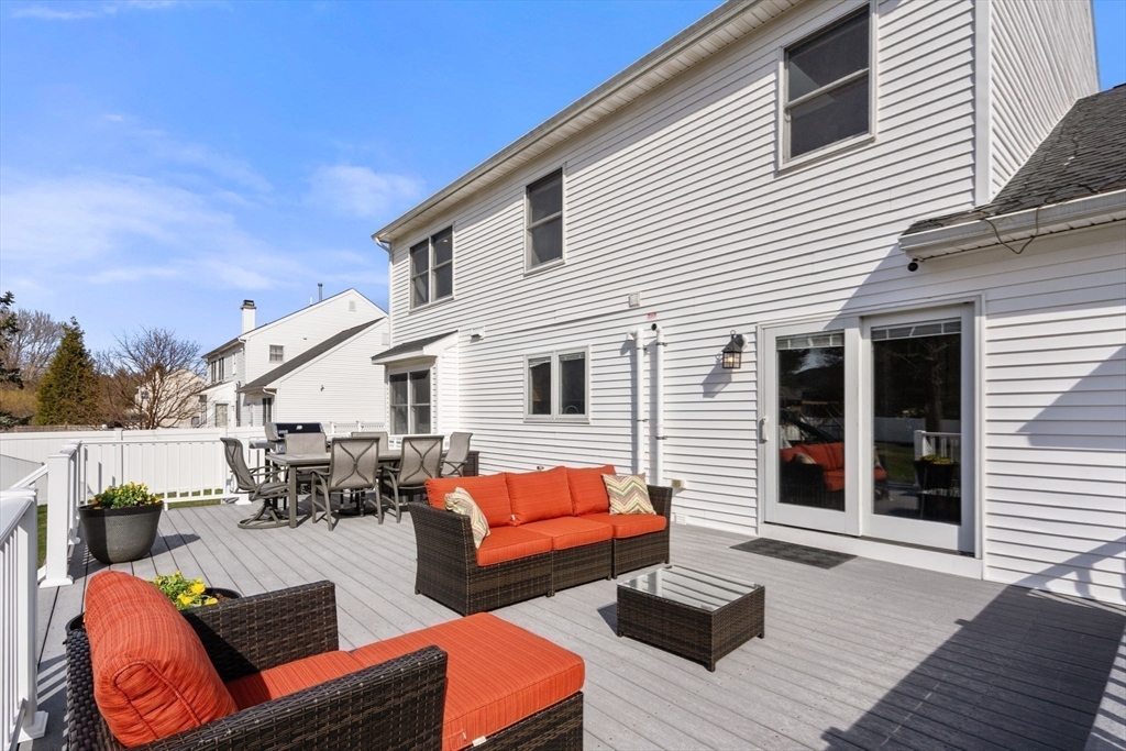 11 Iron Hollow Rd