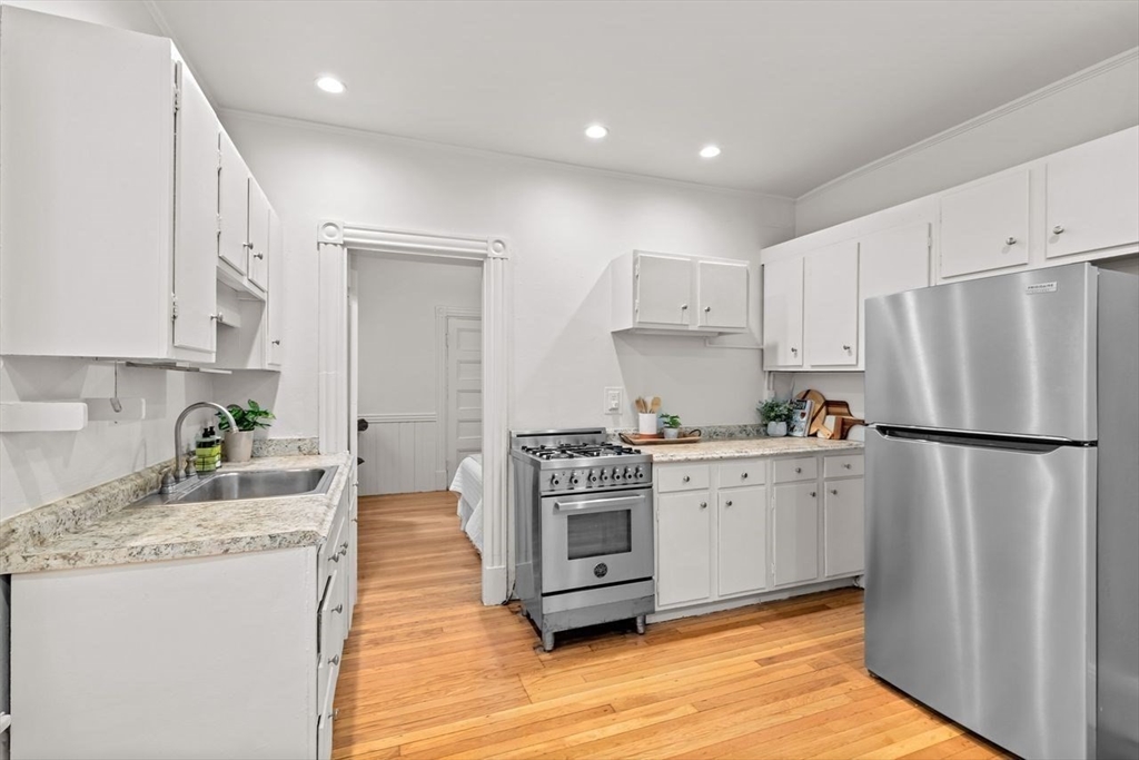 34 Myrtle St # 3