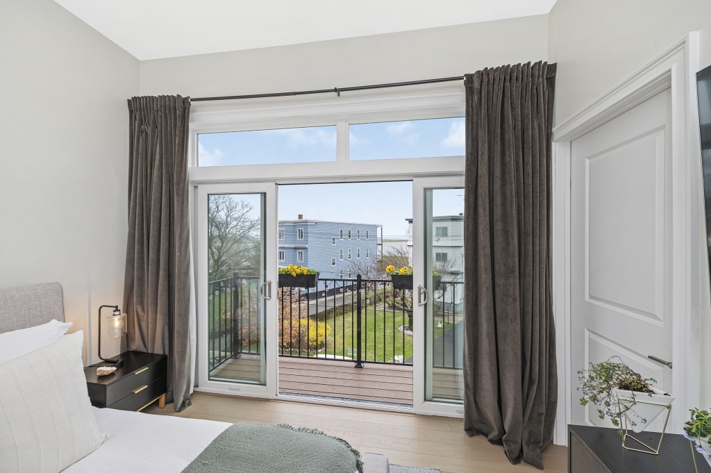 130 Coleridge St Unit: PH8