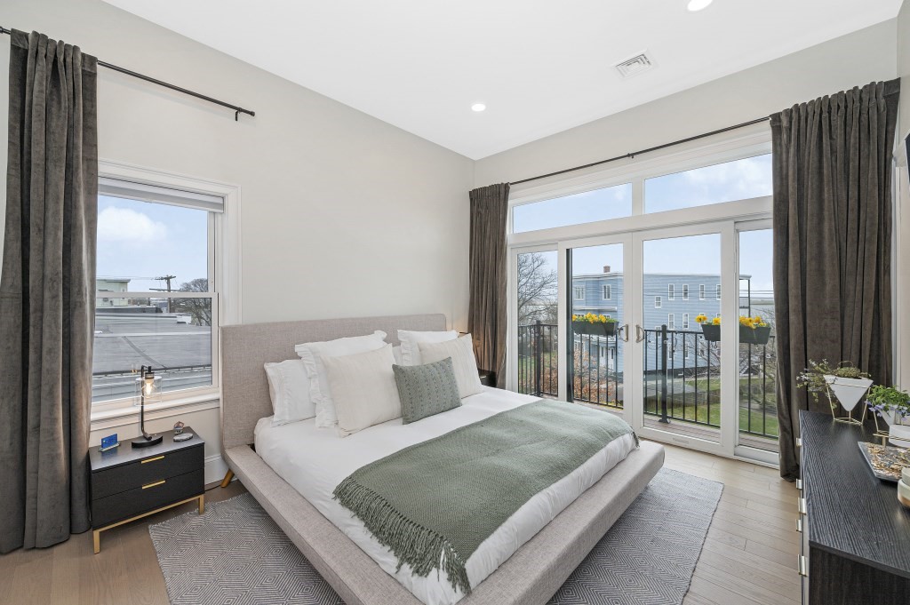 130 Coleridge St Unit: PH8