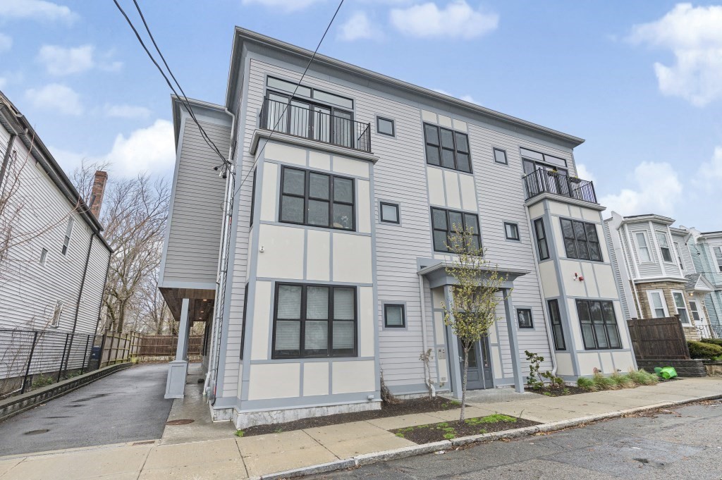 130 Coleridge St Unit: PH8