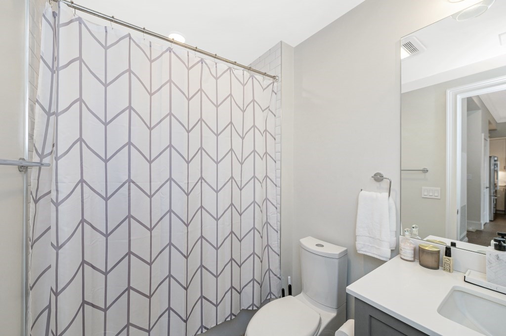 130 Coleridge St Unit: PH8