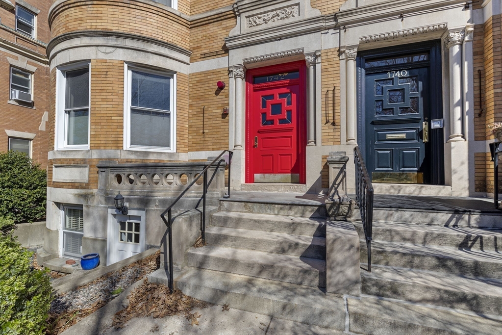 1742 Beacon St # 4