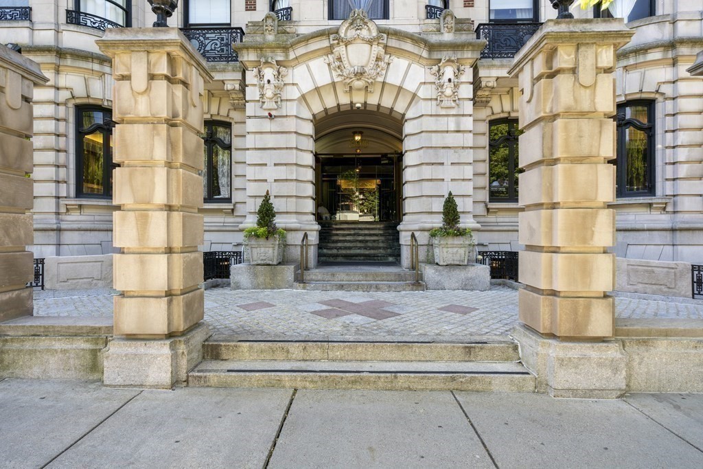 390 Commonwealth Ave # 809