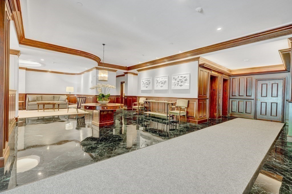 390 Commonwealth Ave # 809