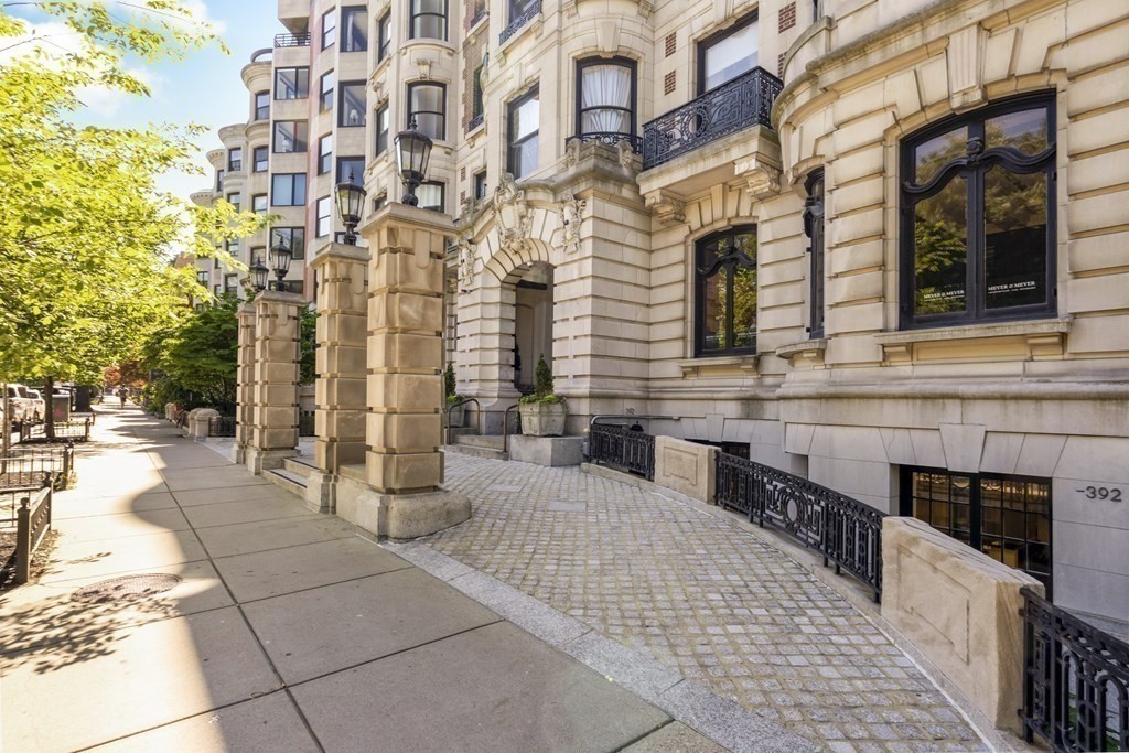 390 Commonwealth Ave # 809