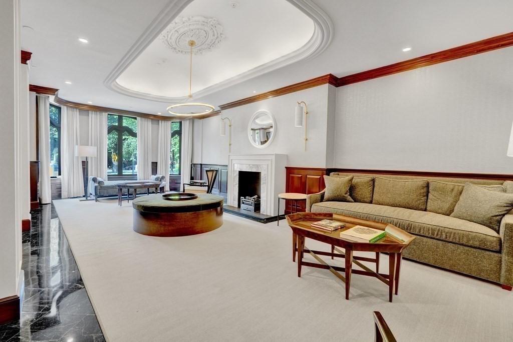 390 Commonwealth Ave # 809