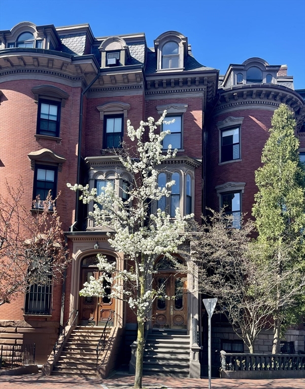 565 Massachusetts Ave # 5