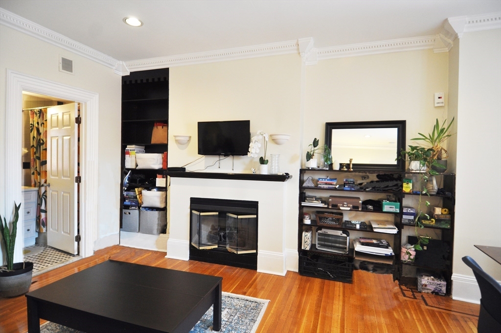 565 Massachusetts Ave # 5