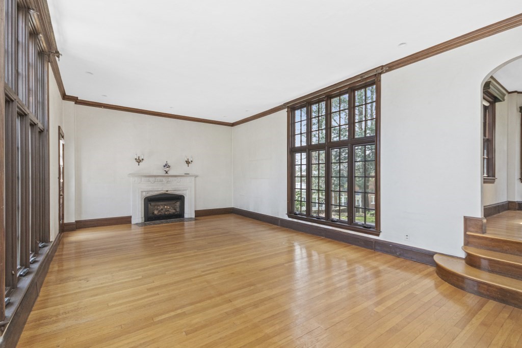16 Mount Alvernia Rd