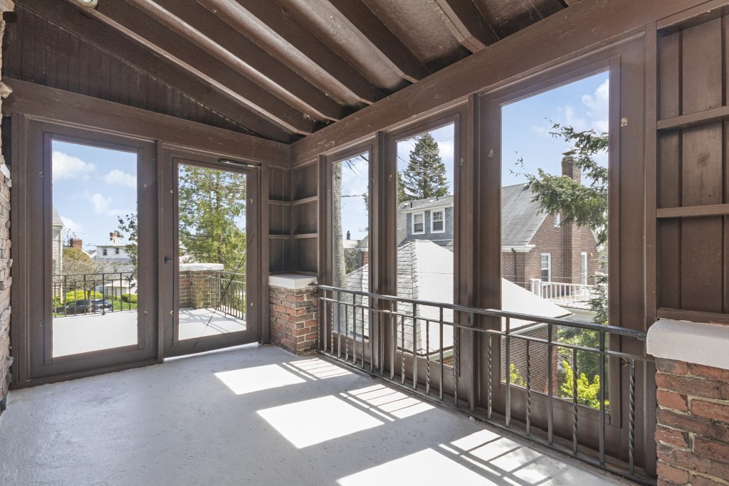 16 Mount Alvernia Rd