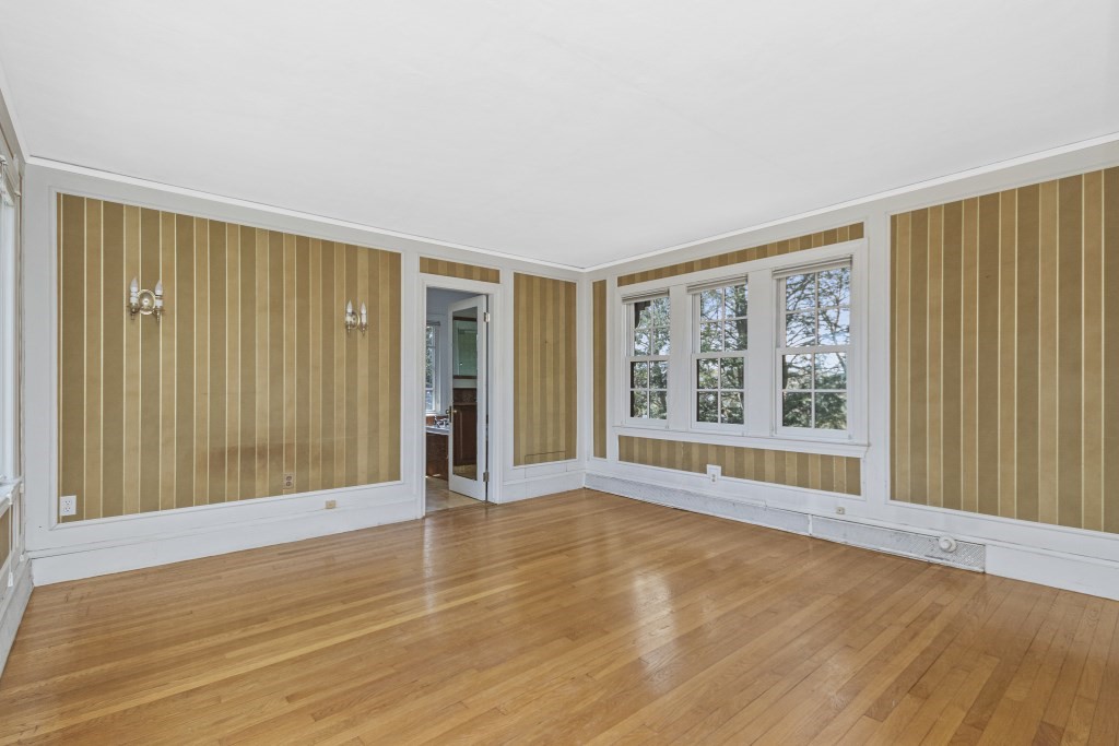 16 Mount Alvernia Rd