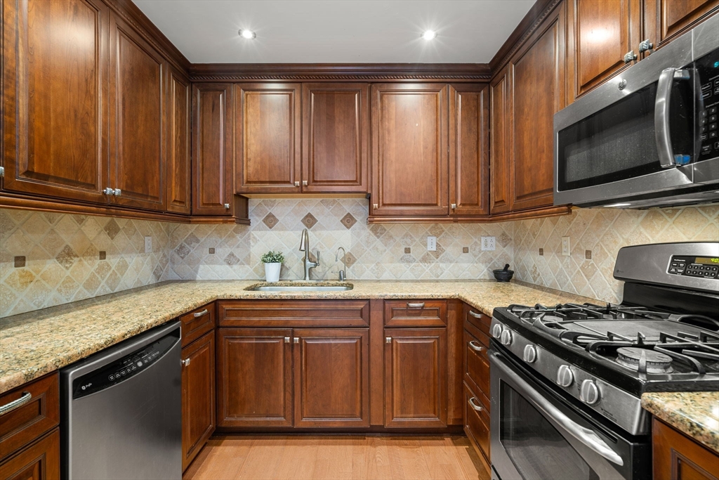 112 Milton St # 233