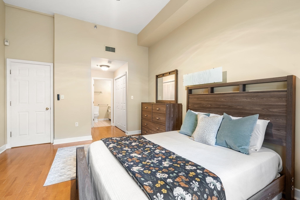 112 Milton St # 233