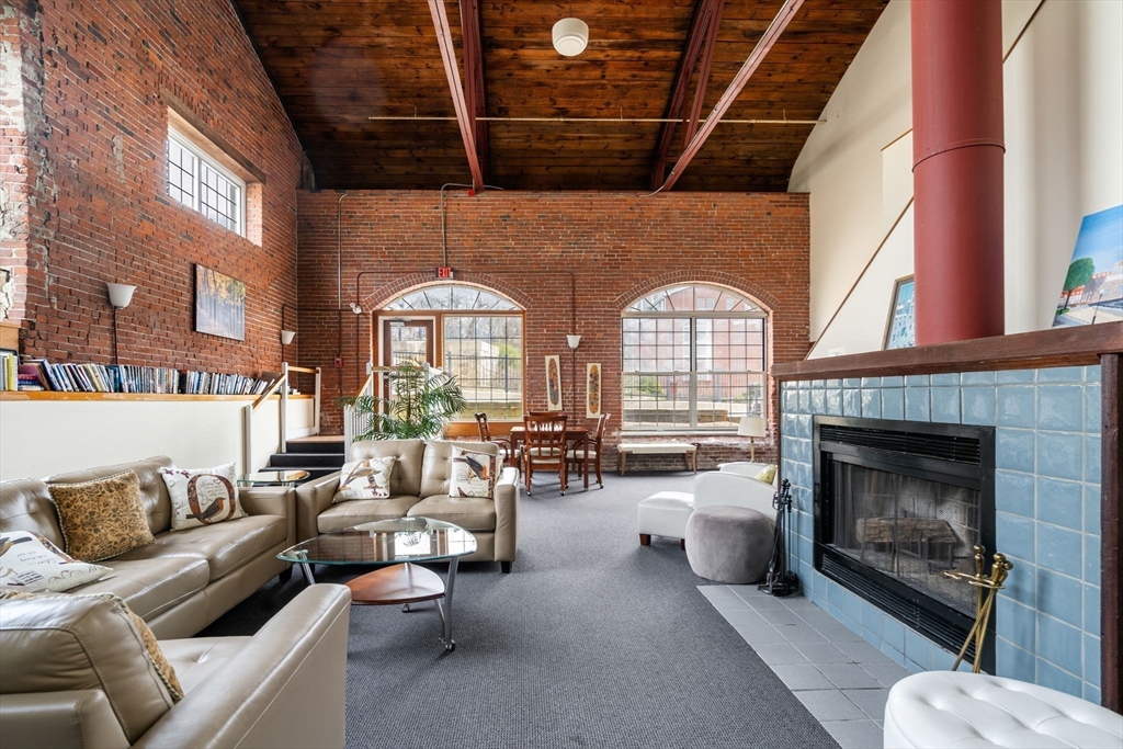 112 Milton St # 233